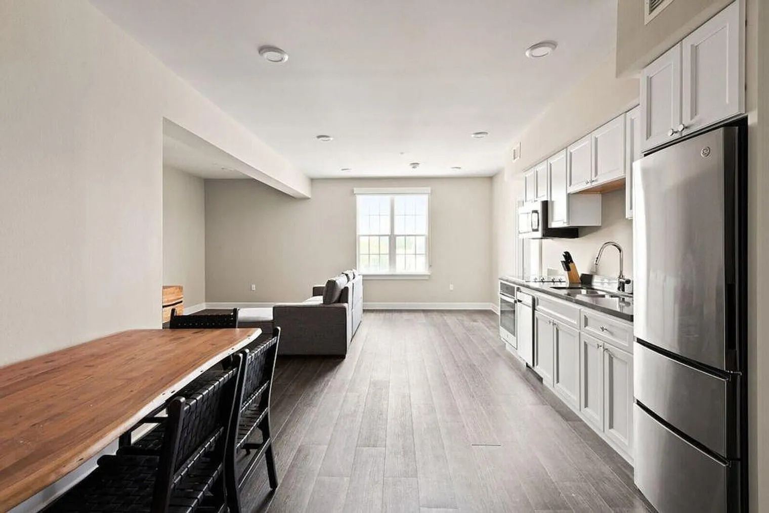 2 bed, 2.0 bath, 624 sqft, $8,815 — Photo 4