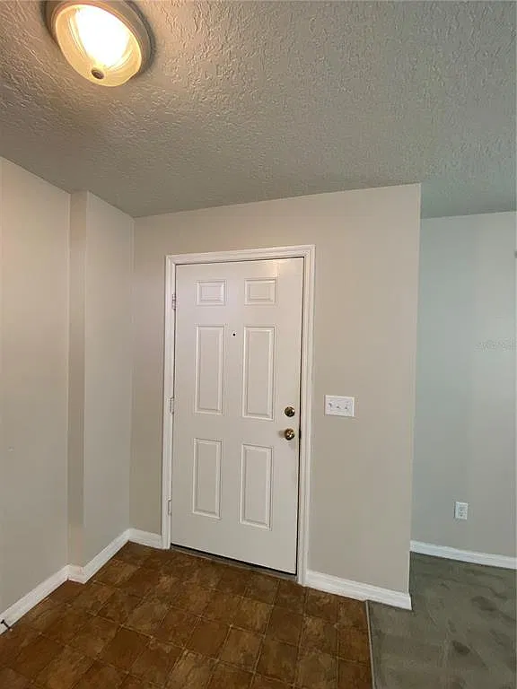 4 bed, 2.5 bath, 2476 sqft, $2,900 — Photo 3
