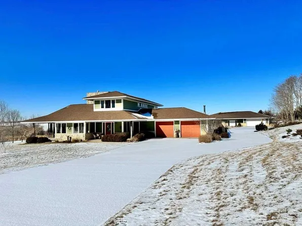 2870 Thorn Creek Ln, Riverside, IA 52327