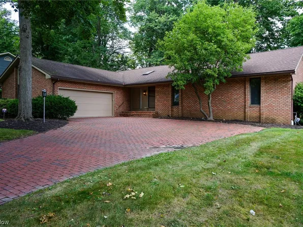 2369 Radford St NW, North Canton, OH 44720