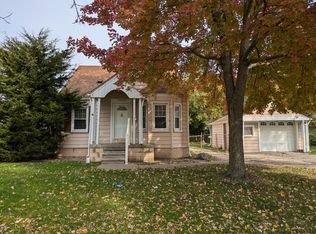 19985 Kenosha St, Harper Woods, MI 48225