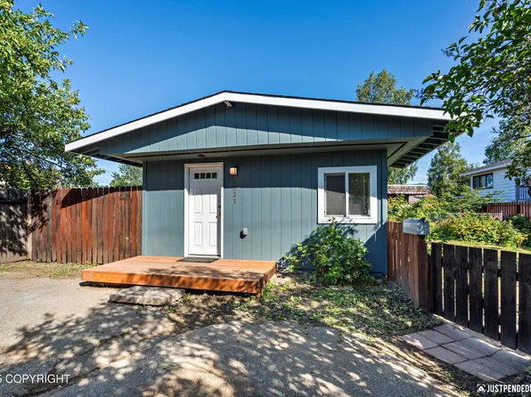 1317 Karluk St, Anchorage, AK 99501