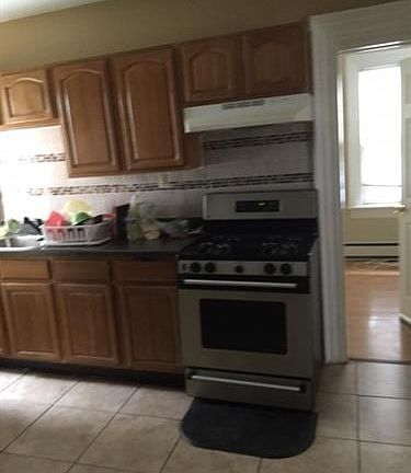 2nd image of 29-31 Leslie Pl #3