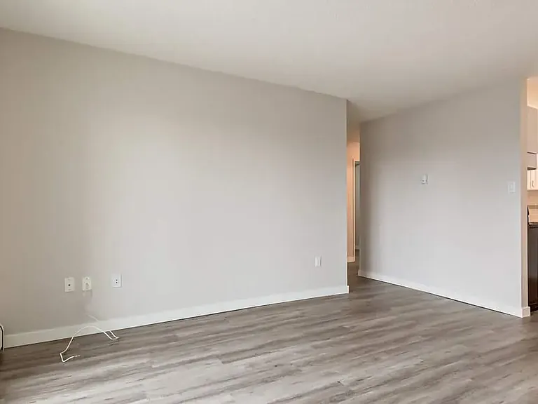 2327 Crestwood Dr SE — Photo 9