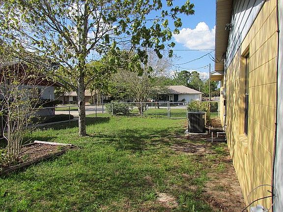 side view/neighboring house