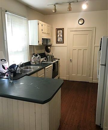 4th image of 2023 Broadway St