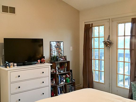 3rd image of 1252 Arlington Dr