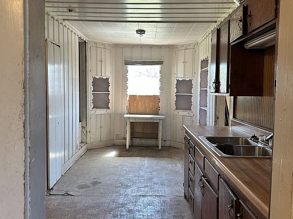 5th image of 1663 Keeler Ave