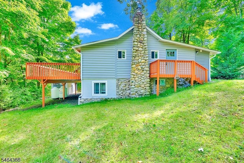 1st image of 107 Overlook Rd