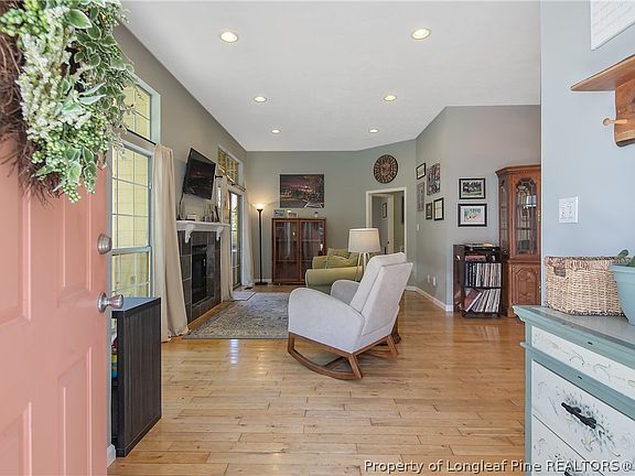 5th image of 530 Stacy Weaver Dr