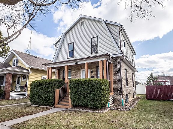 3rd image of 1021 Walton Ave