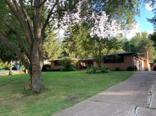 921 Willow Ln, Dundee, IL 60118