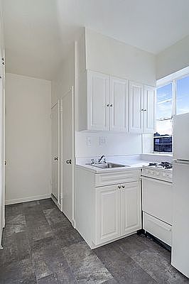 3rd image of 163 W 10th St APT 4RW