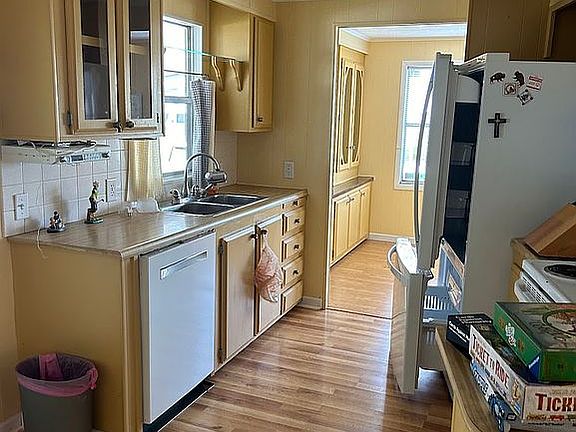 2nd image of 28 Manor Dr #28