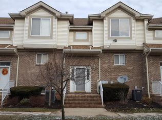 31 Marina View Dr, Sewaren, NJ 07077