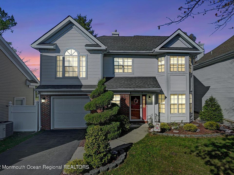 1st image of 8 Glenn Oaks Ct