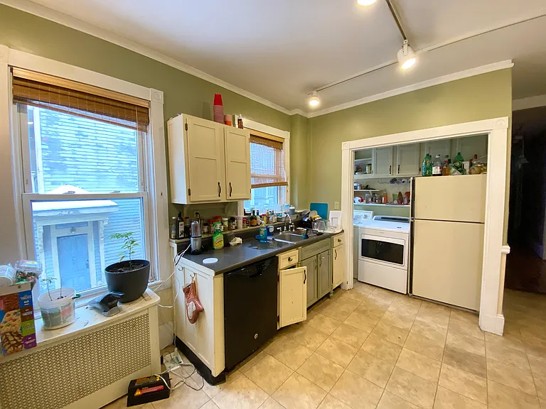 12 Oswald St #1 — Photo 2
