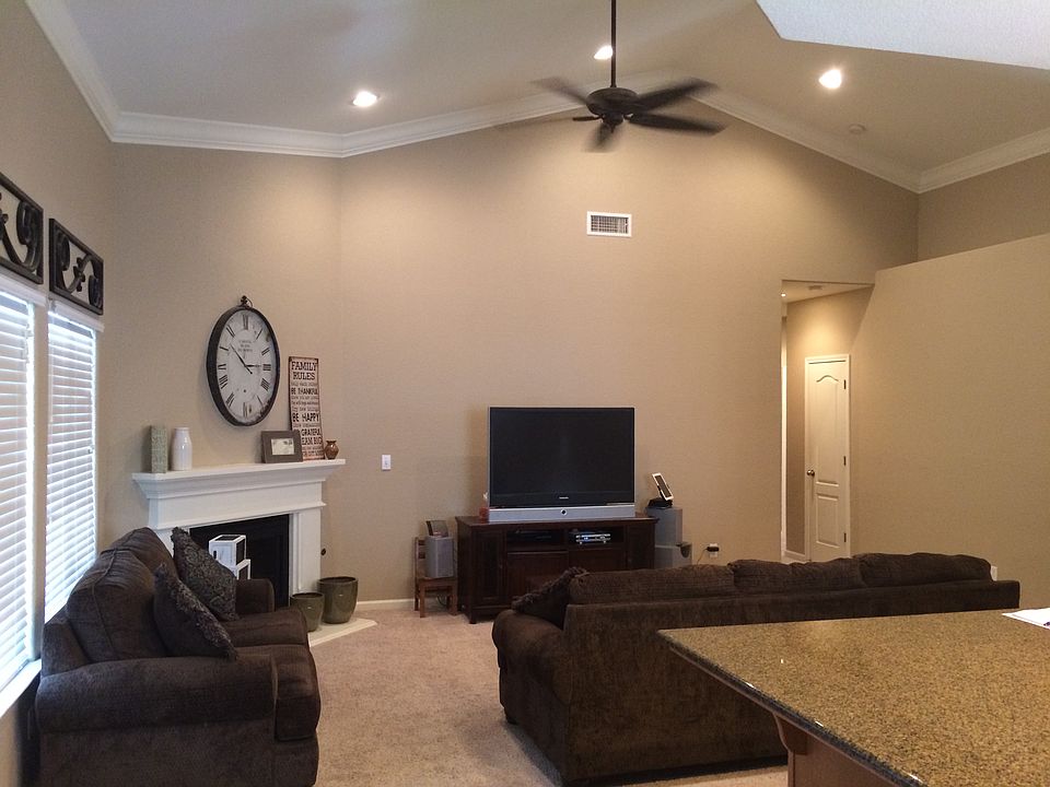 Living Room with fireplace