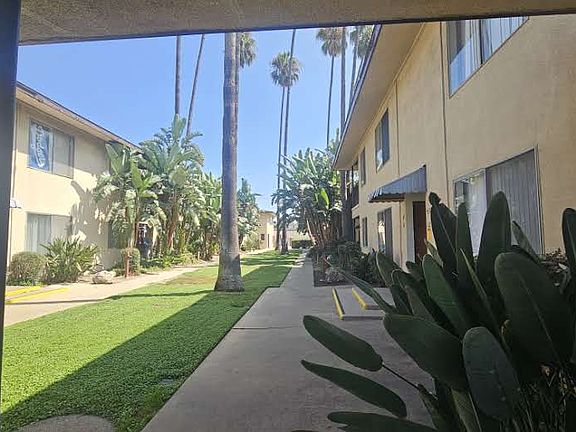 4th image of 826 N Barranca Ave #B