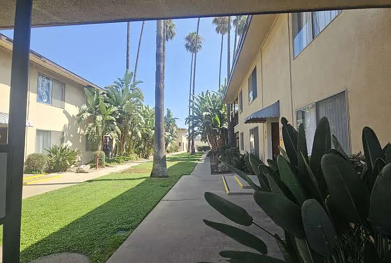 826 N Barranca Ave — Photo 12