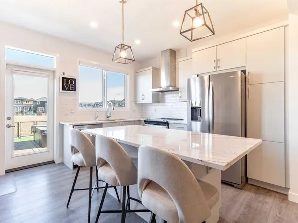 319 W Belmont Heath SW, Calgary, AB T2X 4N3