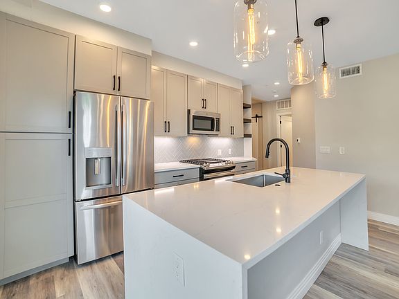 3rd image of 1745 S Pearl St #101