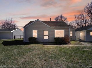 8880 Marlowe Ave, Plymouth, MI 48170