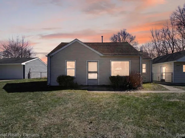 8880 Marlowe Ave, Plymouth, MI 48170