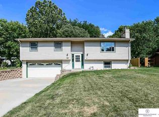 217 Redbud Ln, Council Bluffs, IA 51503