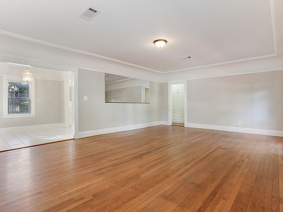 5th image of 1120 W Flora St