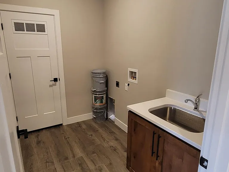 2875 Cody Dr #4 — Photo 4