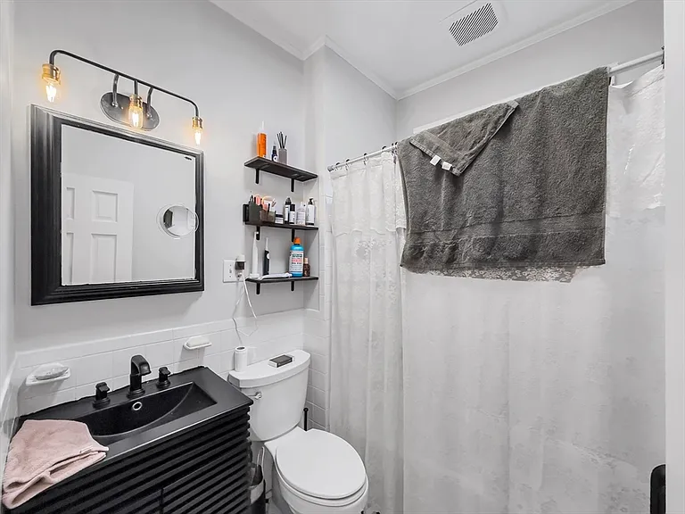 593 Centre St #3 — Photo 7