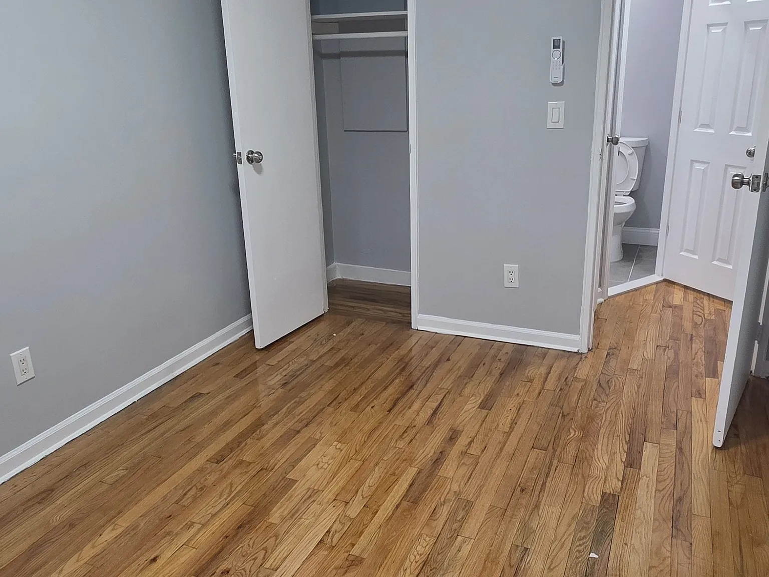 3 bed, 1100 sqft, $3,000 — Photo 2