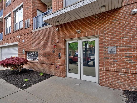 2nd image of 3 Greenwich Dr APT 85