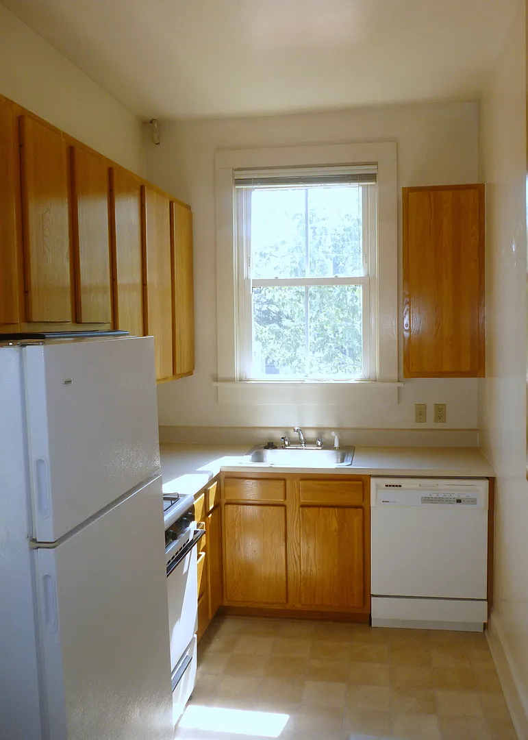 1107 Wertland Street — Photo 4