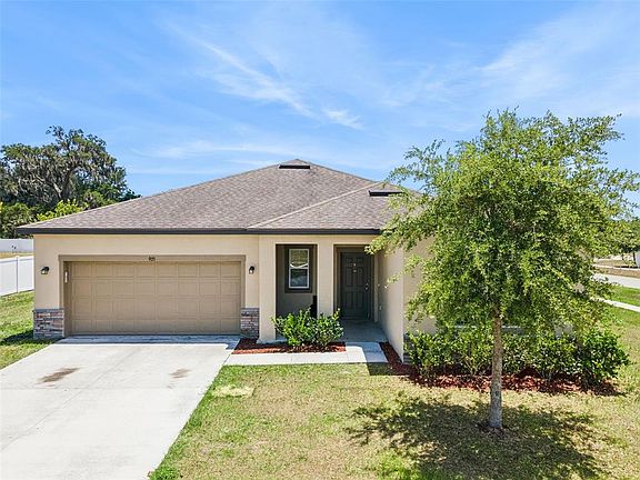 2nd image of 903 Shimmering Oaks Ln