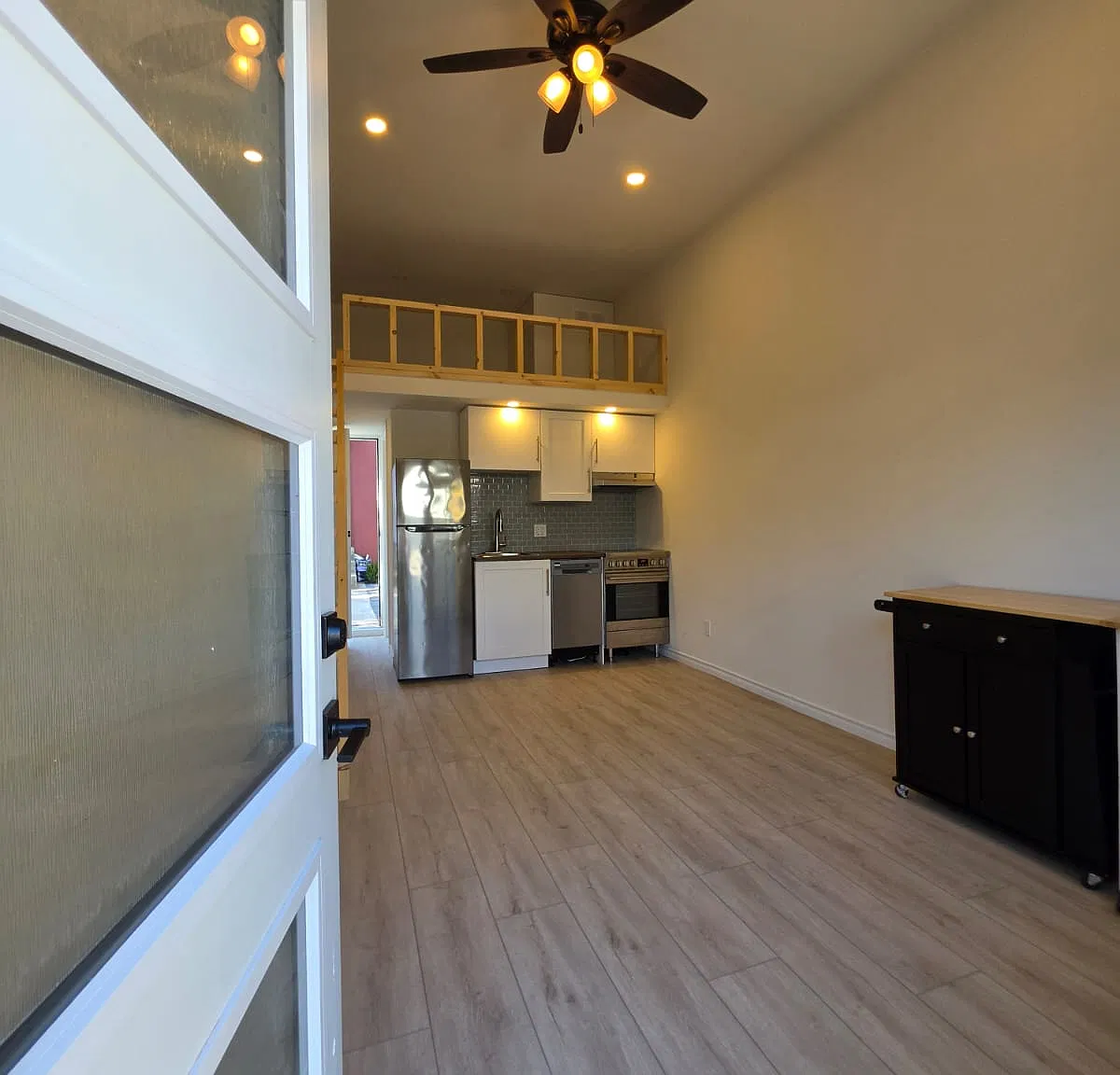 1 bed, 500 sqft, $2,250 — Photo 2