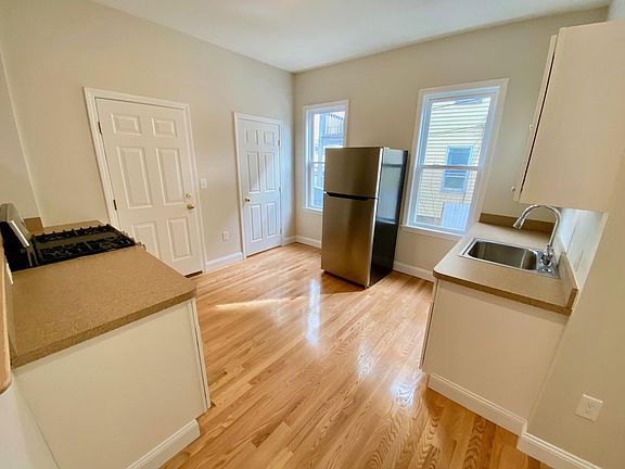 4th image of 60 Topliff St #7
