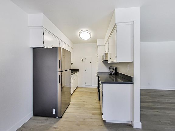 3rd image of 284 Tyrella Ave #19