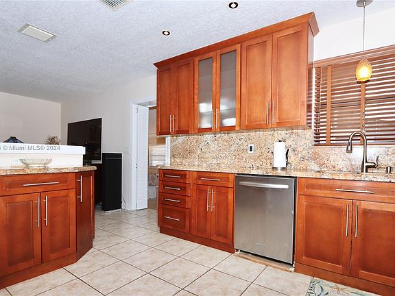 4th image of 21221 NE 25th Ct