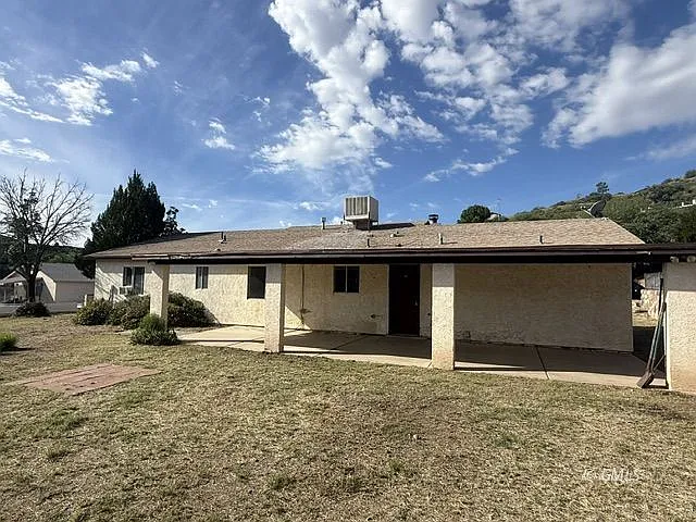 3 bed, 2.0 bath, 1146 sqft, $1,800 — Photo 3