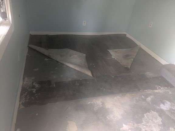 5th image of 143 Eross St