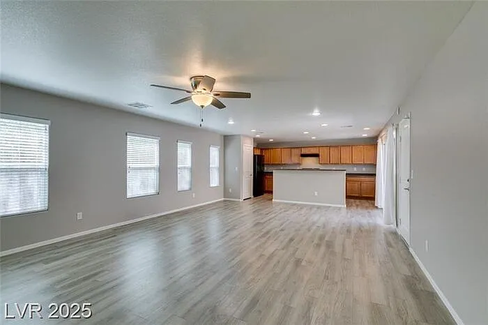 3 bed, 2.5 bath, 1843 sqft, $1,887 — Photo 4