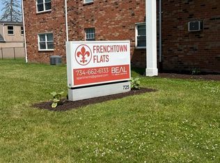 725 Washington St APT 322, Monroe, MI 48161