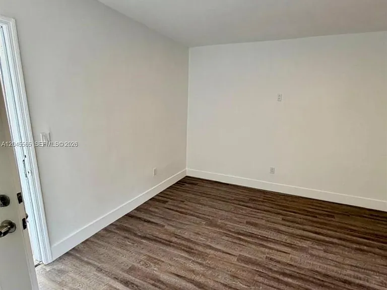 7535 NE 2nd Ct #4 — Photo 8