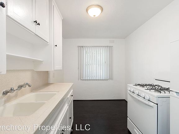 3rd image of 455 Magnolia Ave #6