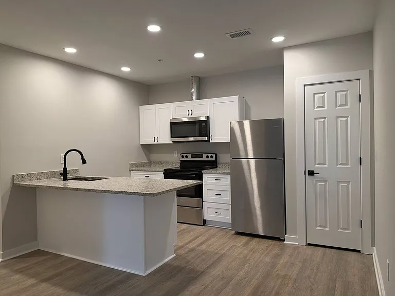1300 Johnson Ave — Photo 24