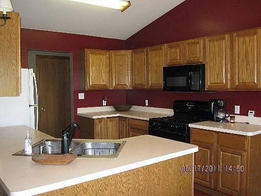 4th image of 926 Sandhurst Dr