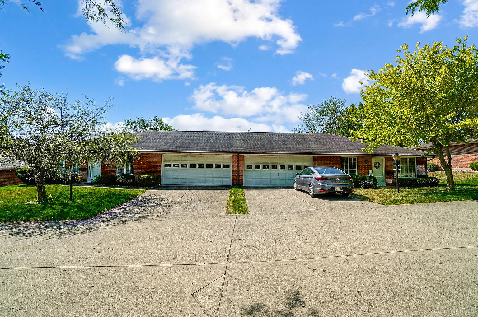 757 Grandview Dr photo 1