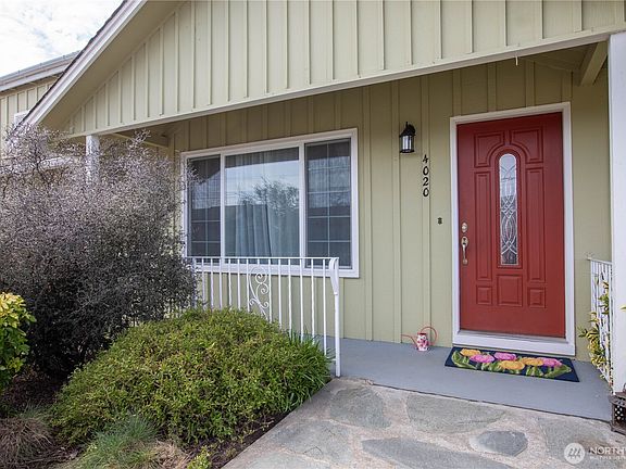3rd image of 4020 N Vassault Street